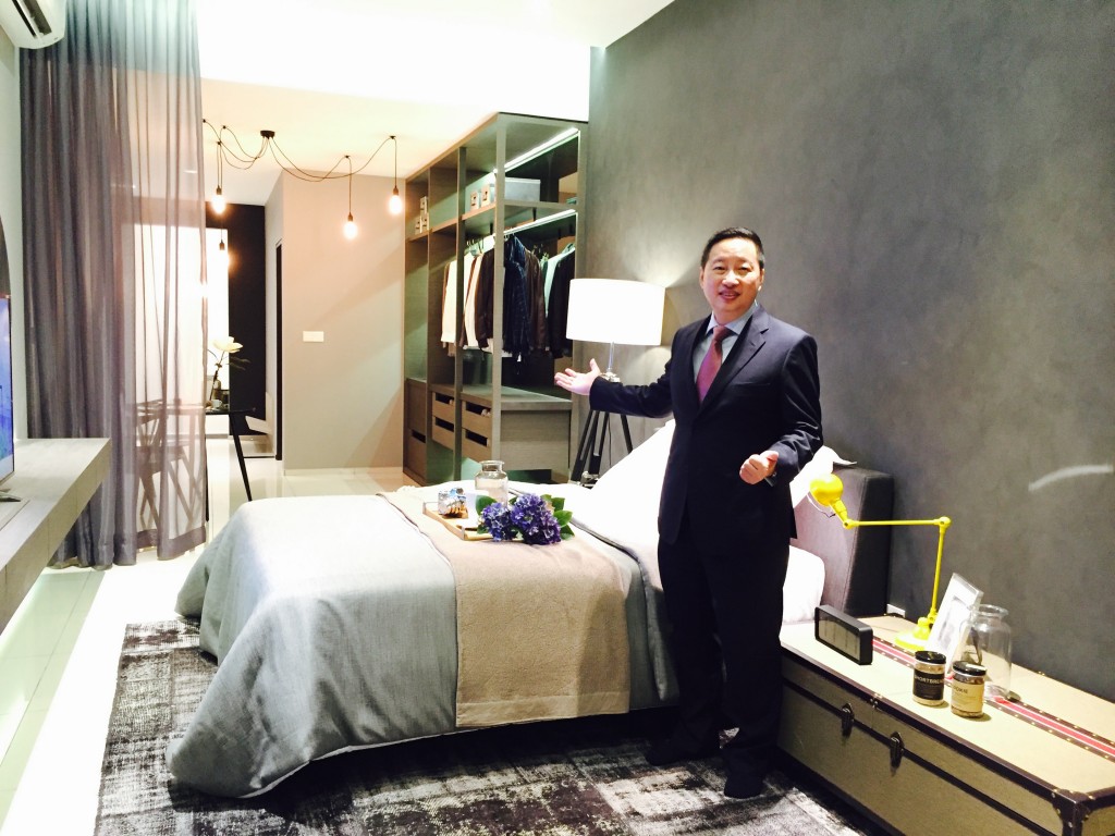 Andy Chua at Dsara Sentral show unit