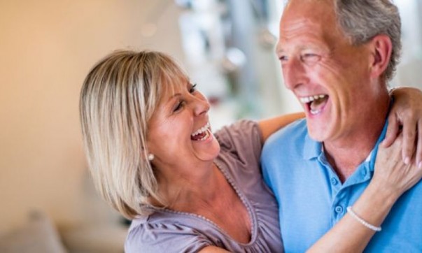 marriedcouplelaughing_640