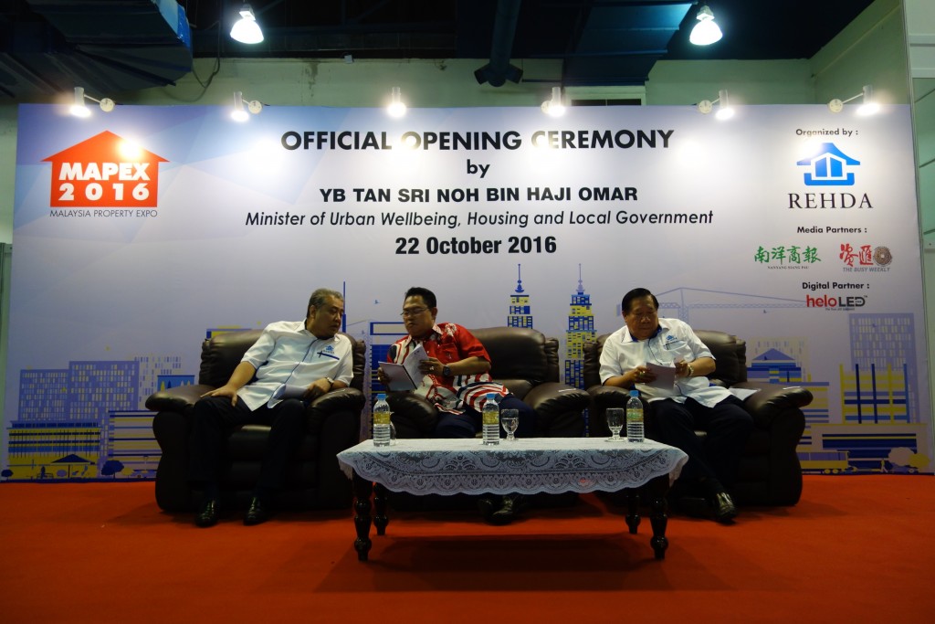  (L-R): Datuk Seri FD Iskandar, YB Tan Sri Noh Haji Omar and Datuk Ng Seing Liong at MAPEX 2016, MVeC.