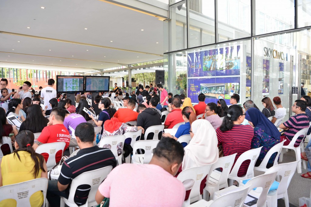 Overwhelming_crowd__50