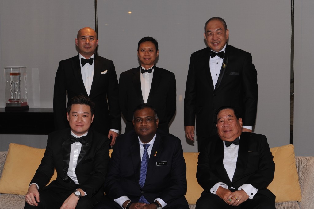”VIP Room Group Photo”:- (front row): Mr. Eddie Tan, Dato’ Dr. Loga Bala Mohan, Dato’ Ng Seing Liong / (back row): Dato’ Azmall Jamaluddin, Sr. Khaidzir Abdul Rasip, Mr. Erick YT Kho