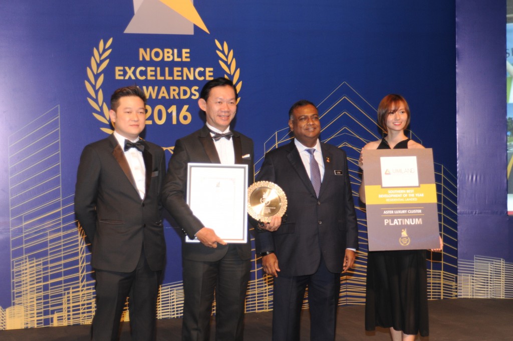 Mr. KK Wong , CEO of UMLand - Seri Austin (Dynasty View Sdn Bhd) receiving the ‘Southern Best Development of the Year: Residential Landed’ Award (PLATINUM) for Aster Luxury Cluster, located at Seri Austin Hill, Johor Bahru