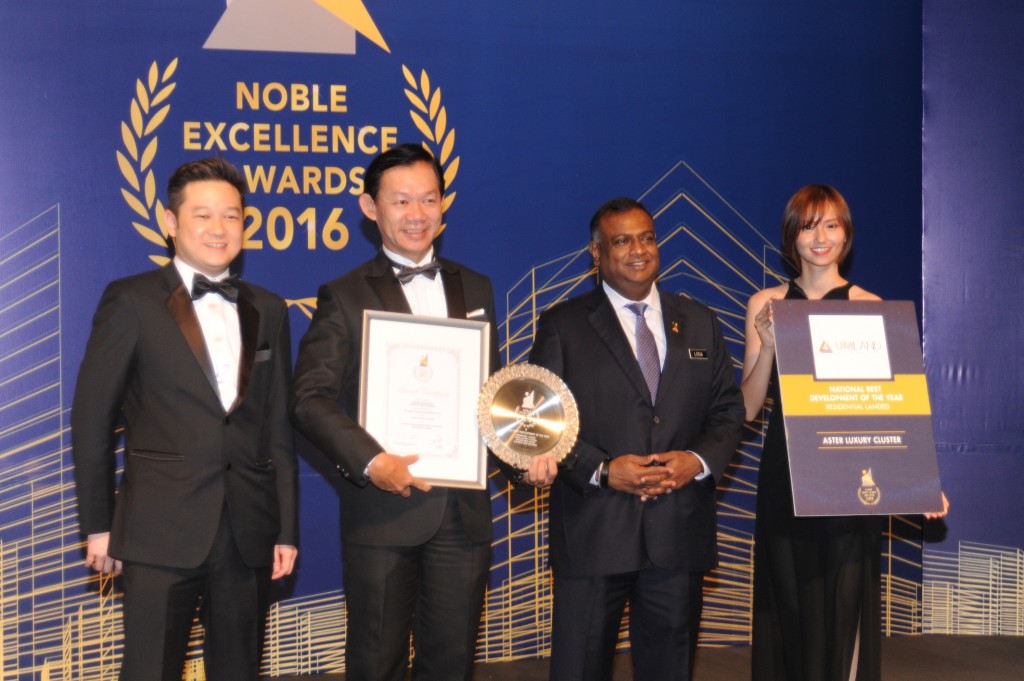 Mr. KK Wong, CEO of UMLand - Seri Austin receiving the ‘National Best Development of the Year: Residential Landed’ Award for Aster Luxury Cluster, located at Seri Austin Hill, Johor Bahru