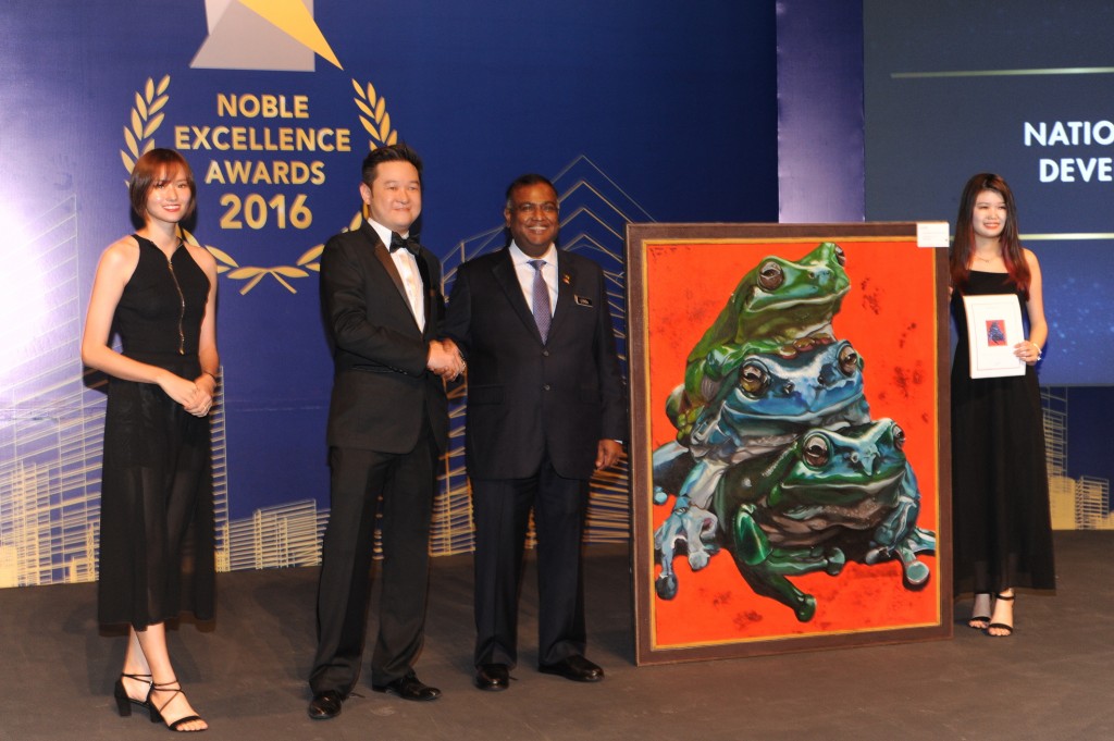 A commemorative artwork masterpiece presented as a special gift to Dato’ Dr. Loga Bala Mohan!