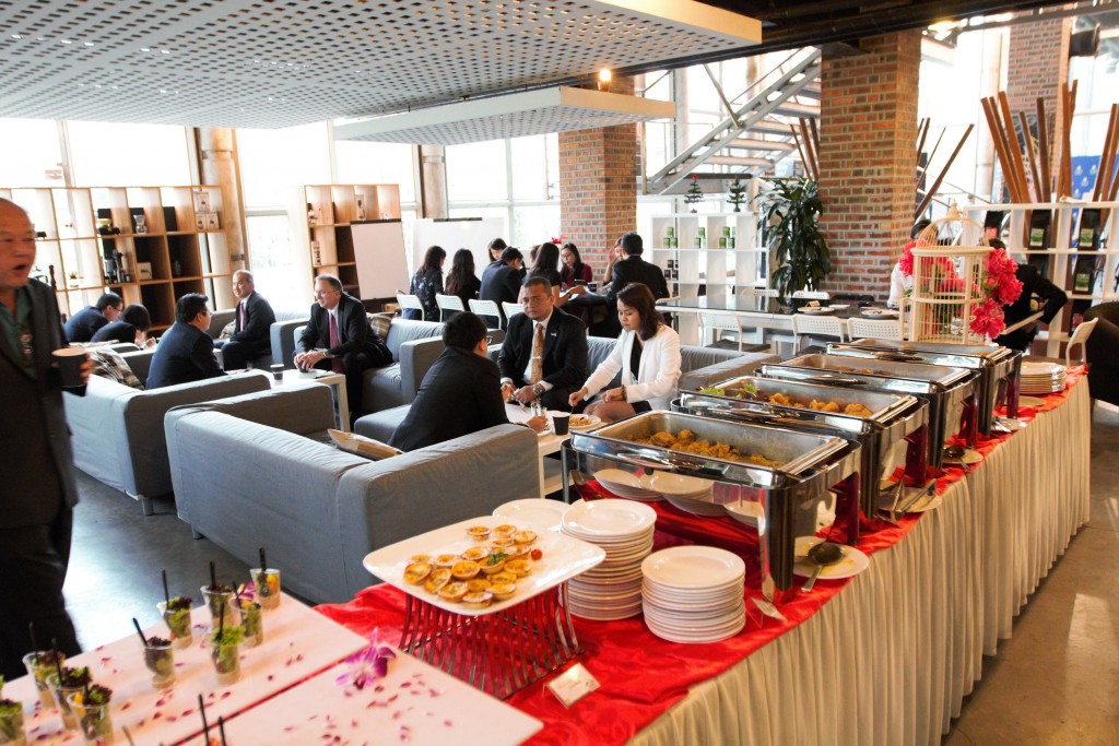 ”Bon Appetit!” – Before kickstarting the award show, guests and participants were treated to a sumptuous, appetizing and mouth-watering ‘buffet-styled’ mocktail spread/dinner at the dining lounge/cafeteria that is sure to tantalize as well as satisfy any discerning tastebud or palette…