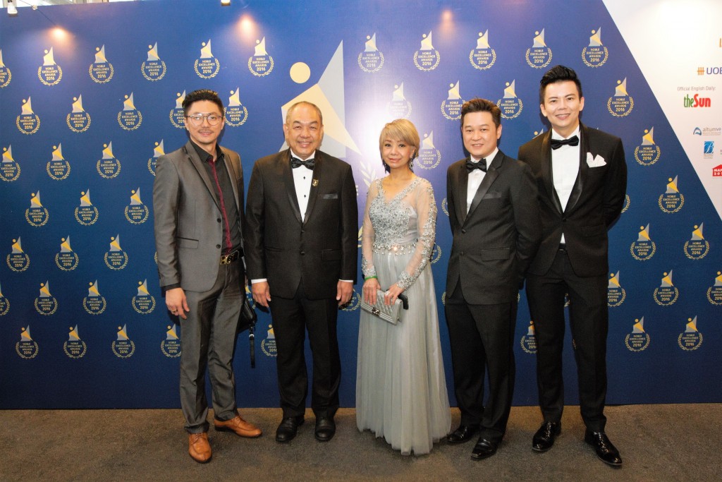 ”One For The NEA Family” – (L-R): Mr. Erick YT Kho (MIEA President) and his son (far left), Datin Winnie Loo (A Cut Above Academy and Branding Association of Malaysia co-founder), Mr. Eddie Tan (NEA Organizing Chairman) & Mr. Steve Wee (Branding Association of Malaysia co-founder)