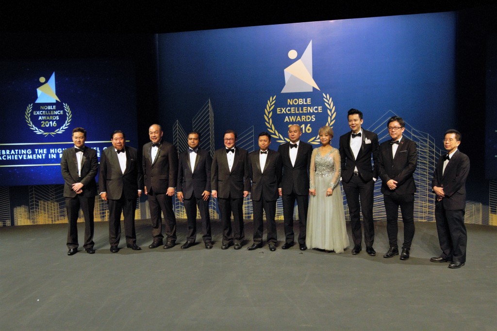 "One For The NEA Album!" – Esteemed NEA panel of judges posing for the cameras... (L-R): NEA Organizing Chairman Mr. Eddie Tan, NEA Chief Judge Datuk Ng Seing Liong, Mr. Erick YT Kho, Sr. Firdaus Musa (representing Tunku Dato' Prof. Adj. Sr. Dr. Fauzi Abdul Malek), Mr. Stephen Tew, Sr. Khaidzir Abdul Rasip, Dato' Azmall Jamaluddin, Datin Winnie Loo, Mr. Steve Wee, Mr. Benjamin EE, and Ar. Eric CL Gan