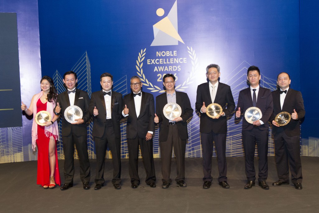 "We Are The Champions!" - Mr. Eddie Tan, Organizing Chairman of NEA 2016 (3rd from left) flanked by respective winning developers and their shiny and sparkling pewter trophies! (L-R): Ms. Li Mei Tan (Asia Green Group), Mr. KK Wong (UMLand - Seri Austin), Mr. Eddie Tan, Dato’ Wan Hashimi Albakri W.A.A. Jaffri (Sime Darby - Brunsfield), Mr. Ng Tyan Ping (Ideal Property Group), Mr. William Ow (Mah Sing Group) and Mr. Issac Chua / Mr. Eric Tan (OCR Land Holdings)