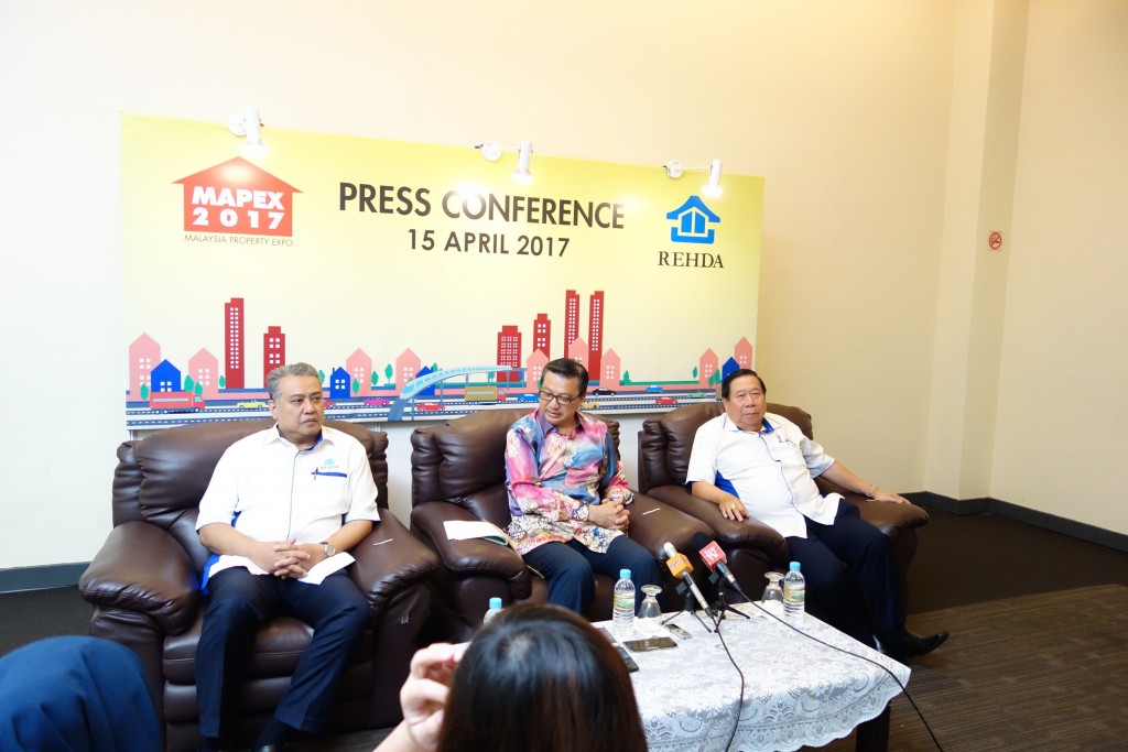 (T-B): Dato’ Sri Liow Tiong Lai during his property walkabout, and at the MAPEX 2017 press-con.